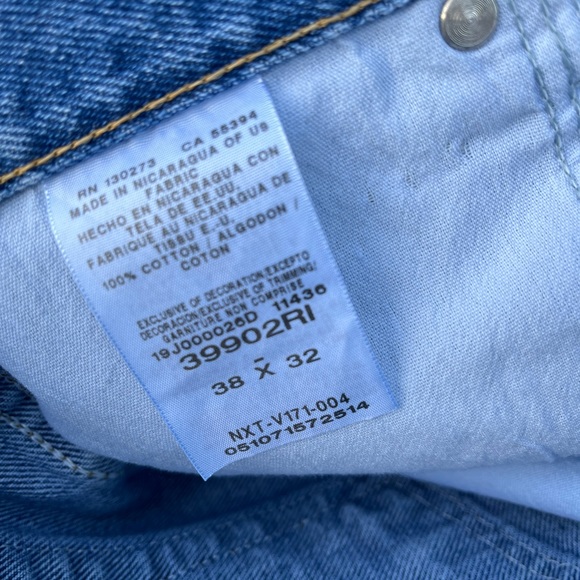 Medium/Light Wash Mens Wranglers Jeans 38 x 32 - Picture 3 of 5